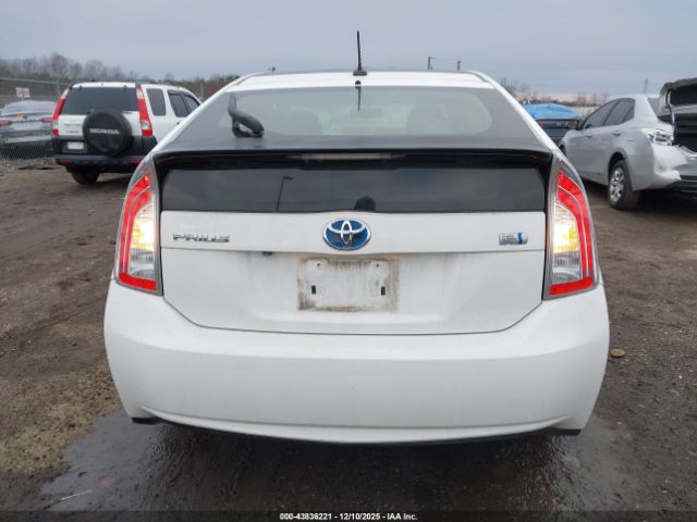 Toyota Prius Three Image 14