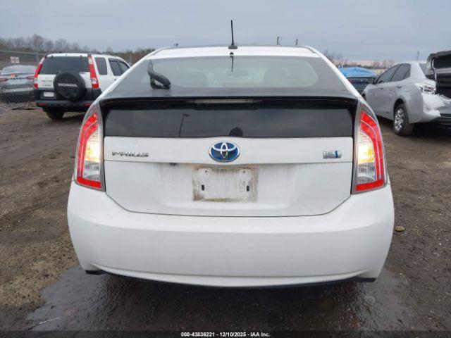 Toyota Prius Three Image 14