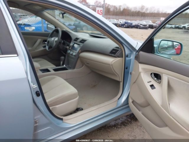 Toyota Camry Le Image 12