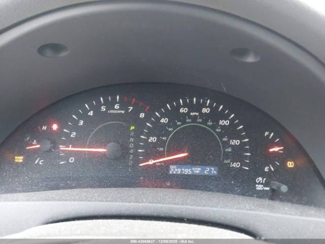 Toyota Camry Le Image 13