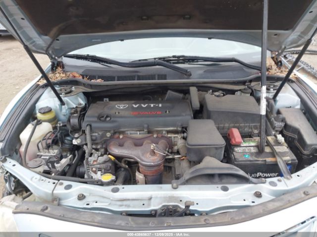 Toyota Camry Le Image 2