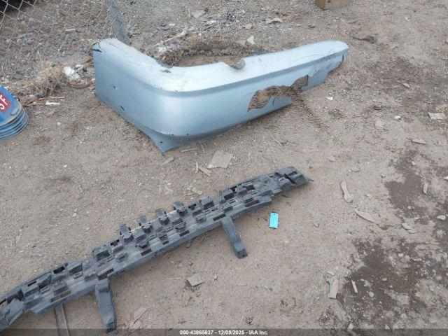 Toyota Camry Le Image 3