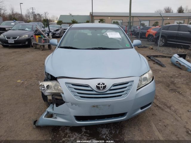 Toyota Camry Le Image 7