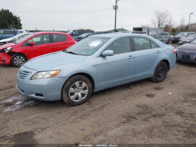 Toyota Camry Le Image 11