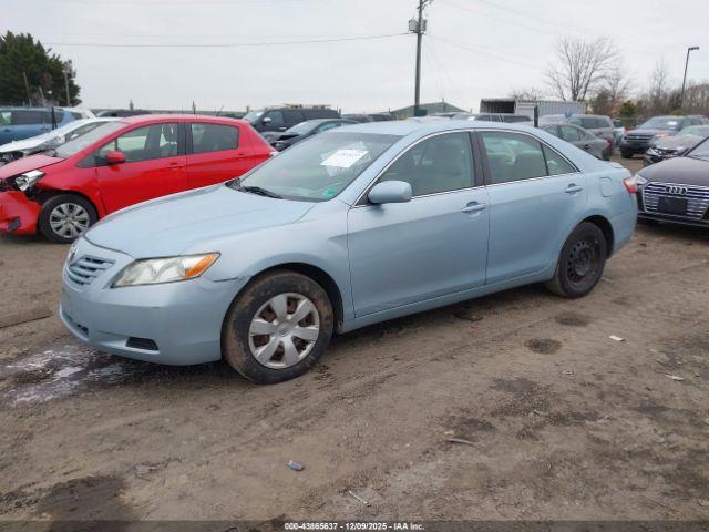 Toyota Camry Le Image 11