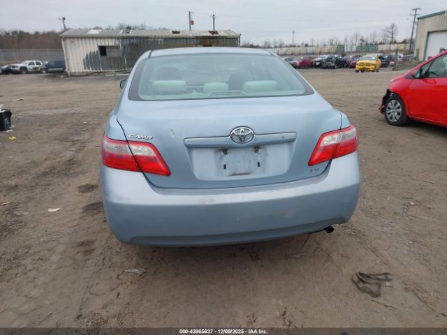 Toyota Camry Le Image 10