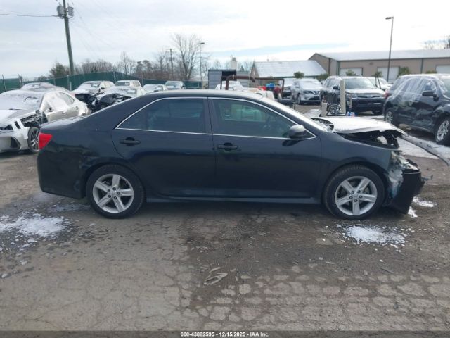 Toyota Camry Se Image 11