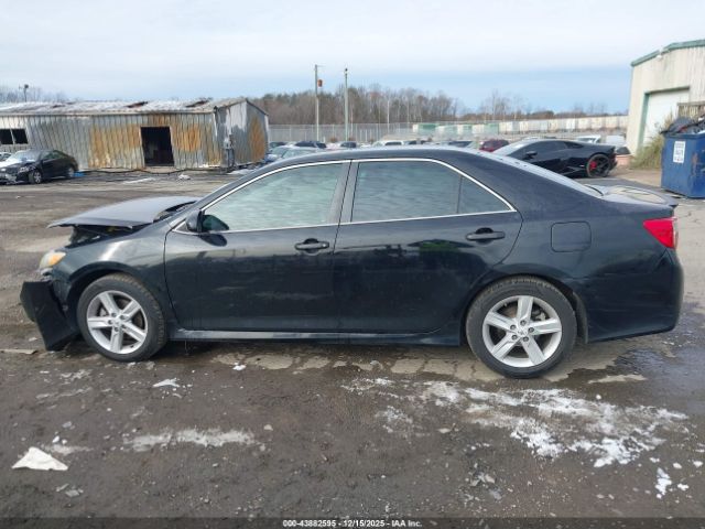 Toyota Camry Se Image 16