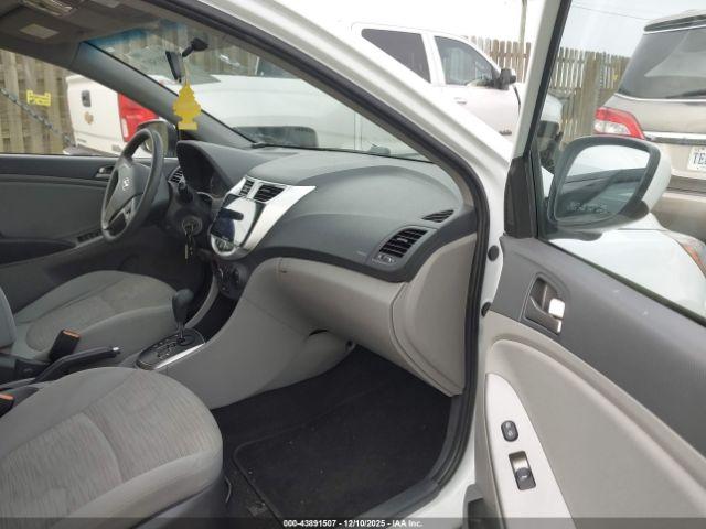 Hyundai ACCENT Se Image 8