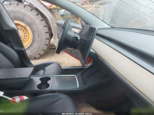 Tesla Model 3 Long Range Dual Motor All-wheel Drive Image 9