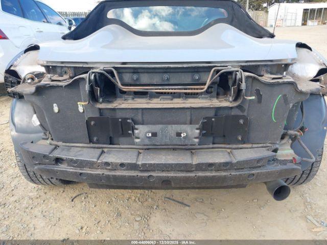 Pontiac Solstice Image 2