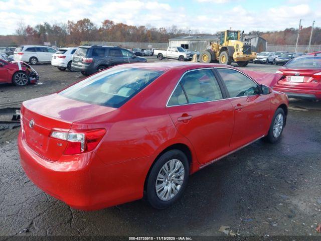 Toyota Camry Le Image 11
