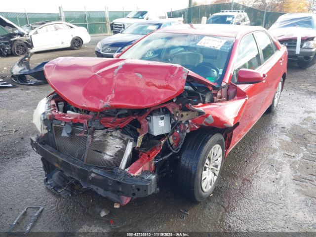 Toyota Camry Le Image 8