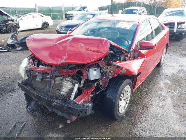 Toyota Camry Le Image 8