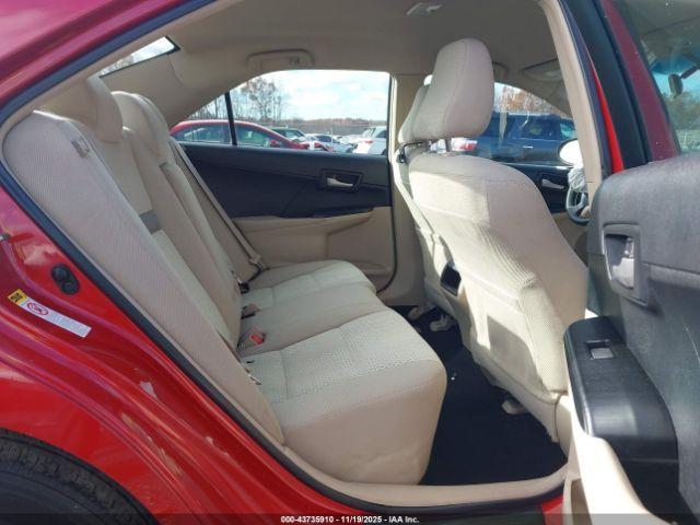 Toyota Camry Le Image 10