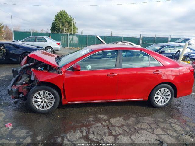 Toyota Camry Le Image 3