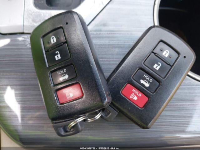 Toyota Camry Xle Image 10