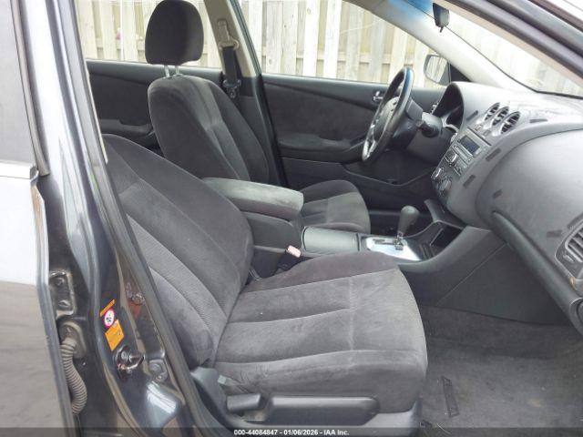 Nissan Altima 2.5 S Image 9