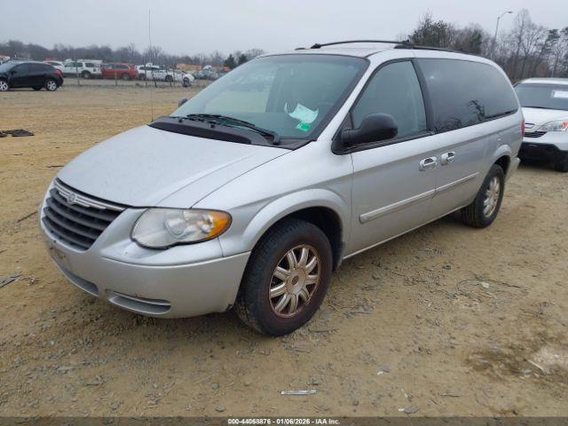 Chrysler Town & Country Touring Image 4