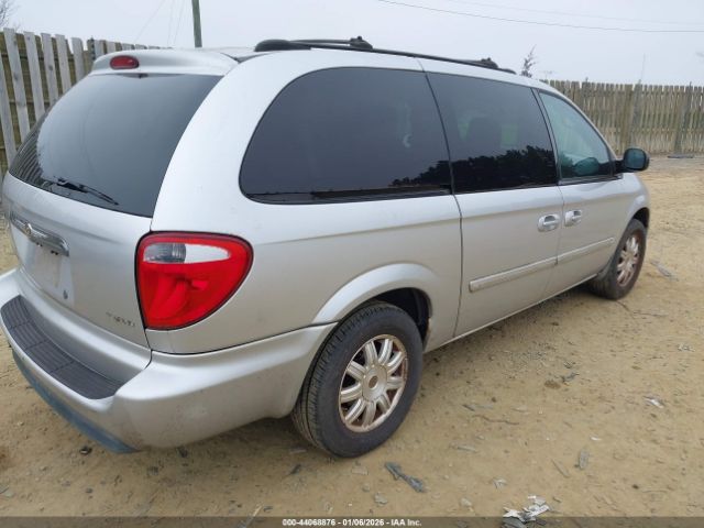 Chrysler Town & Country Touring Image 2