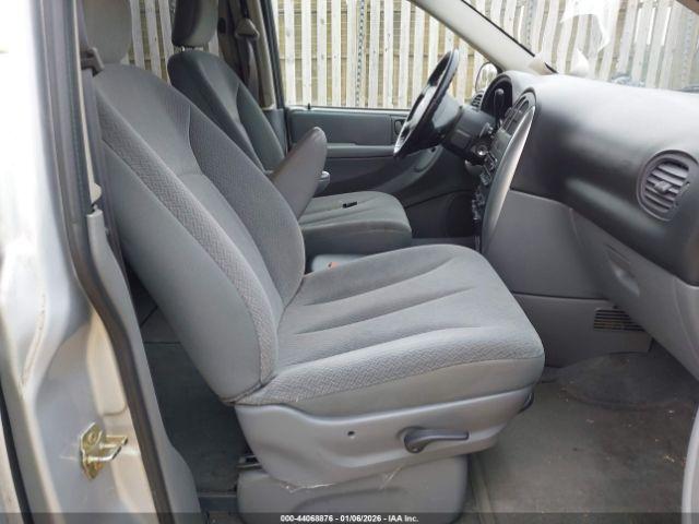 Chrysler Town & Country Touring Image 10