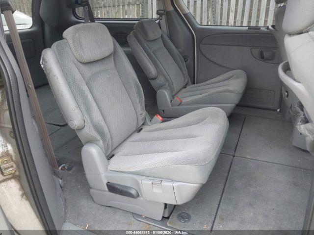 Chrysler Town & Country Touring Image 3