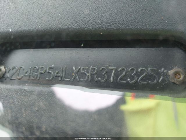 Chrysler Town & Country Touring Image 7