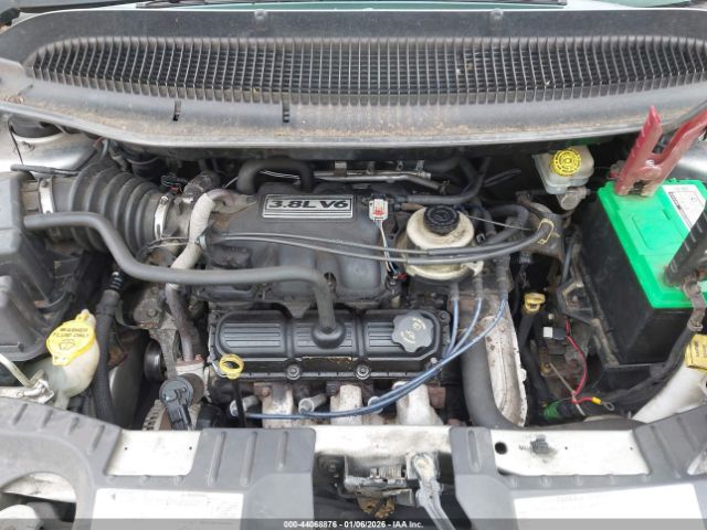 Chrysler Town & Country Touring Image 5