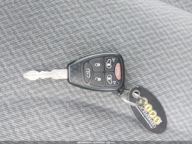 Chrysler Town & Country Touring Image 9