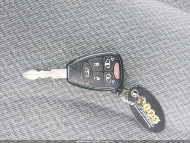 Chrysler Town & Country Touring Image 9