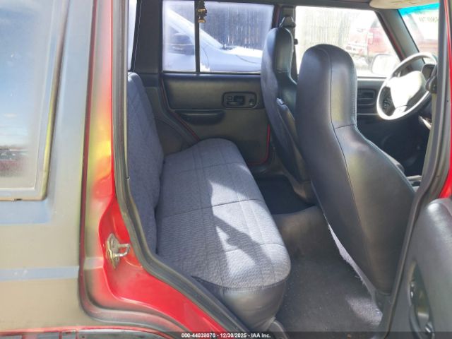 Jeep Cherokee Sport Image 11