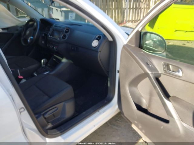 Volkswagen Tiguan S Image 9