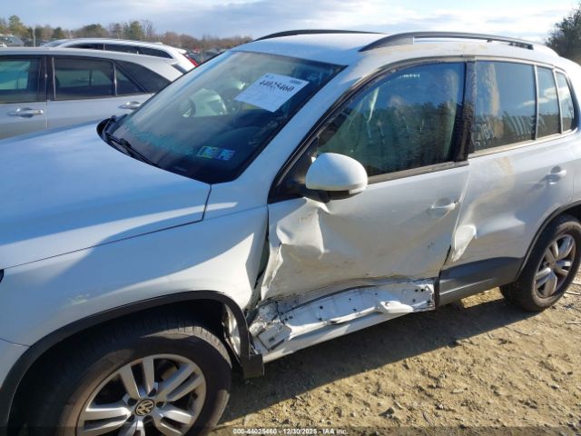 Volkswagen Tiguan S Image 4