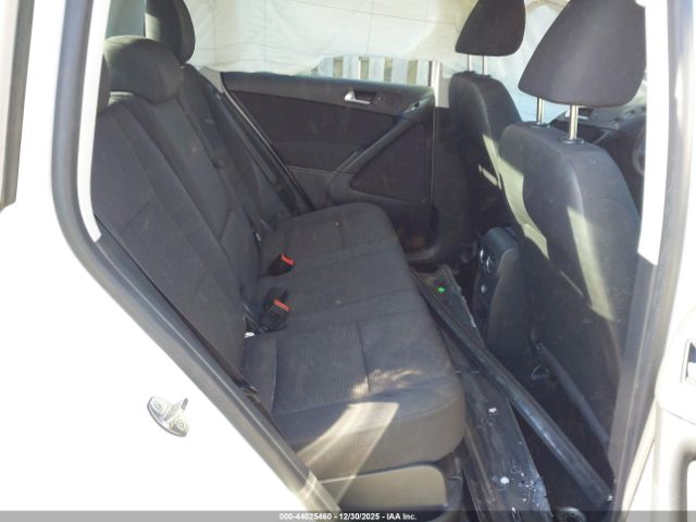 Volkswagen Tiguan S Image 10