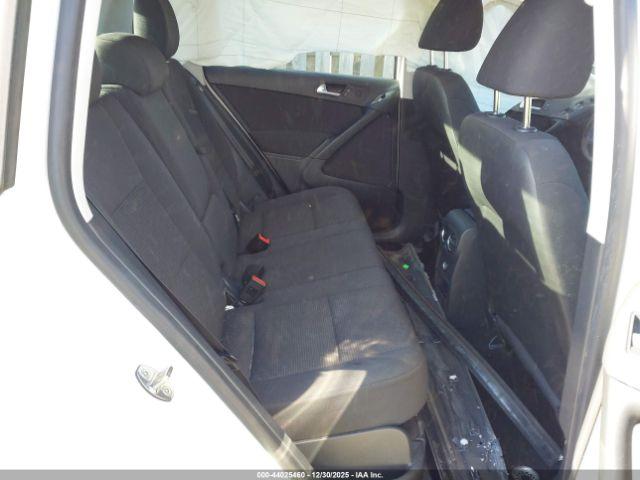 Volkswagen Tiguan S Image 10