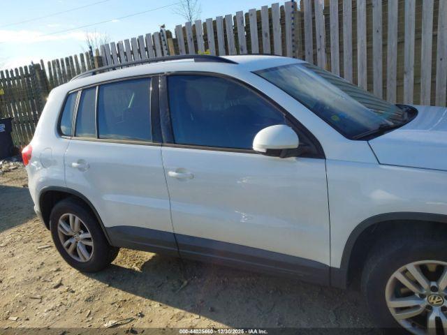 Volkswagen Tiguan S Image 16