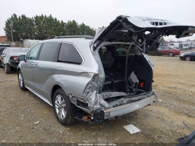 Toyota Sienna Xle Image 11