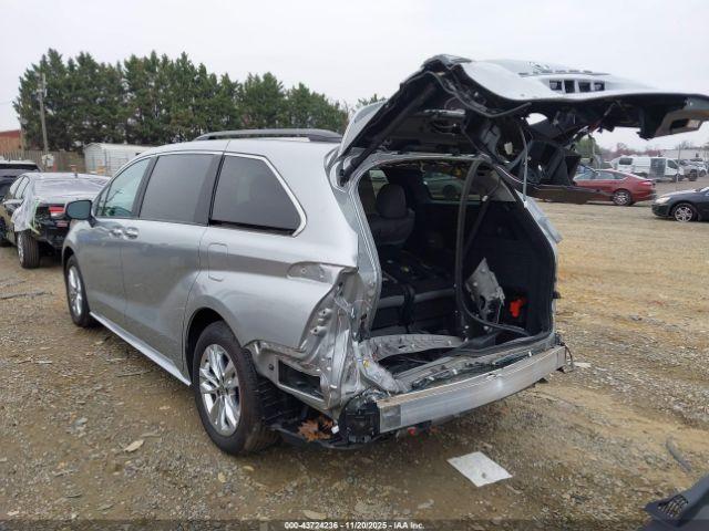 Toyota Sienna Xle Image 11