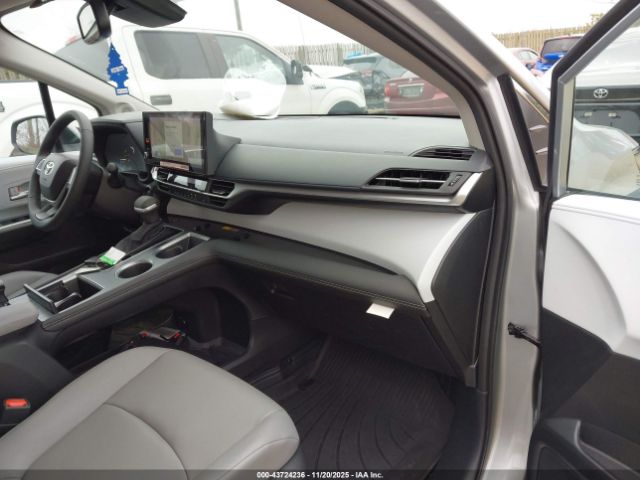 Toyota Sienna Xle Image 7