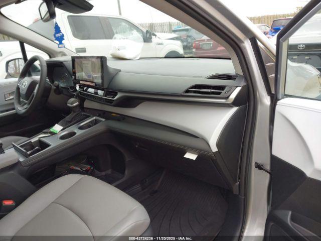 Toyota Sienna Xle Image 7