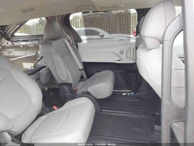 Toyota Sienna Xle Image 13