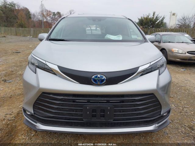 Toyota Sienna Xle Image 8