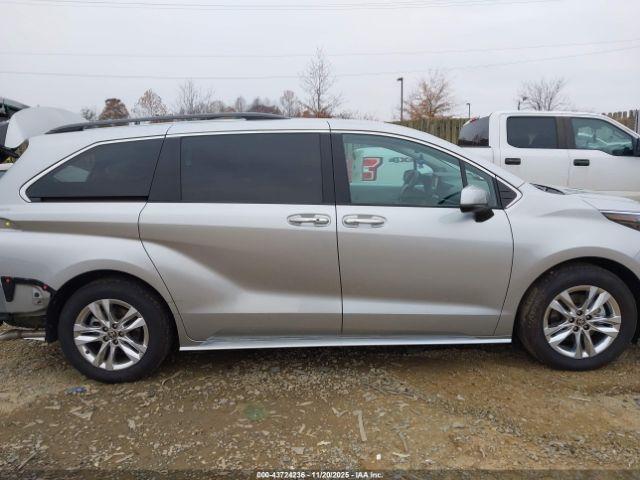 Toyota Sienna Xle Image 5