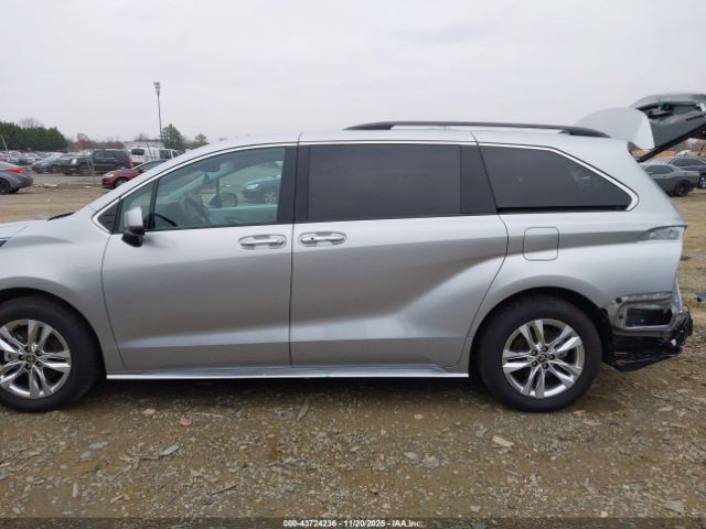 Toyota Sienna Xle Image 10