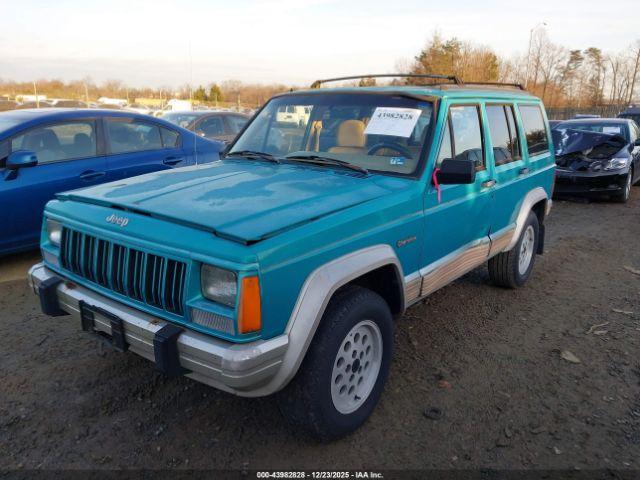 Jeep Cherokee Country Image 4