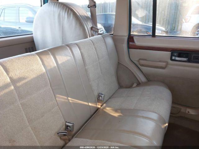 Jeep Cherokee Country Image 8