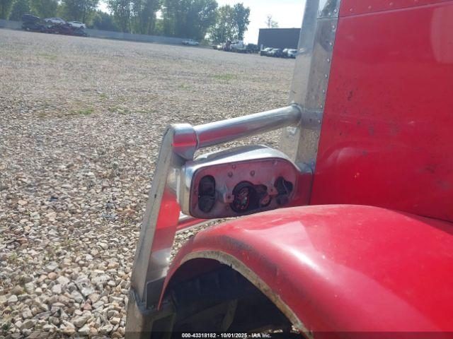 Peterbilt 389 Image 2