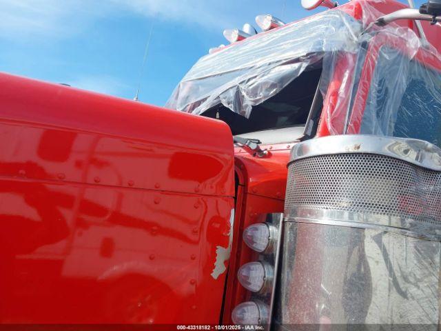 Peterbilt 389 Image 3