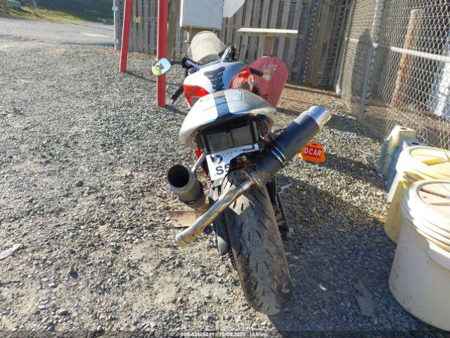 Honda Rvt1000 R Image 7