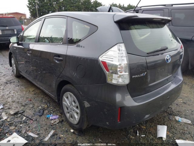 Toyota Prius v Three Image 3